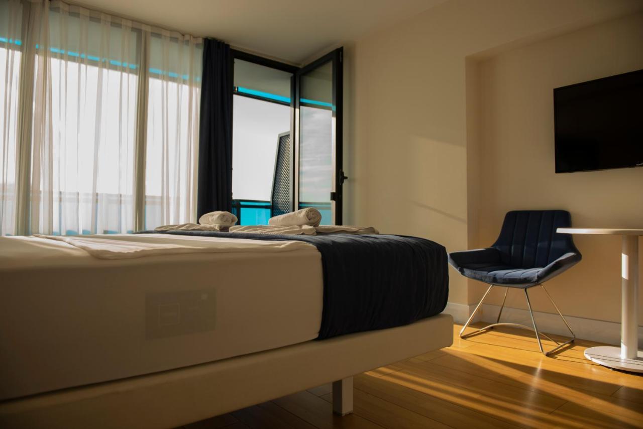 Batumi Aparthotel Orbi Twin Skyscraper Bagian luar foto