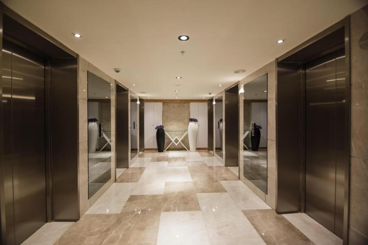 Batumi Aparthotel Orbi Twin Skyscraper Bagian luar foto